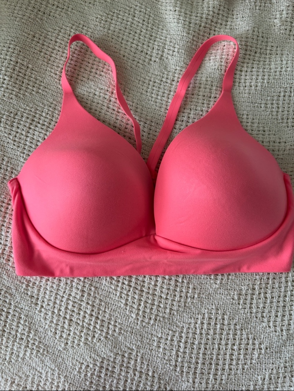 Victoria’s Secret Lightly Lined Wireless Plunge Bra 34DD - Picture 2 of 12